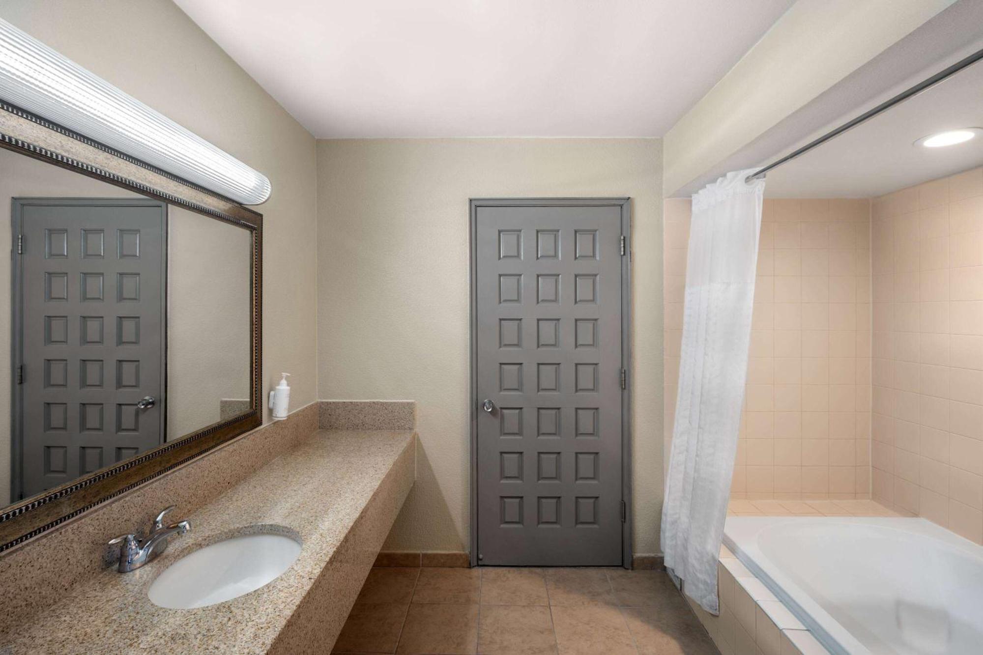 Days Inn by Wyndham Klamath Falls Bagian luar foto