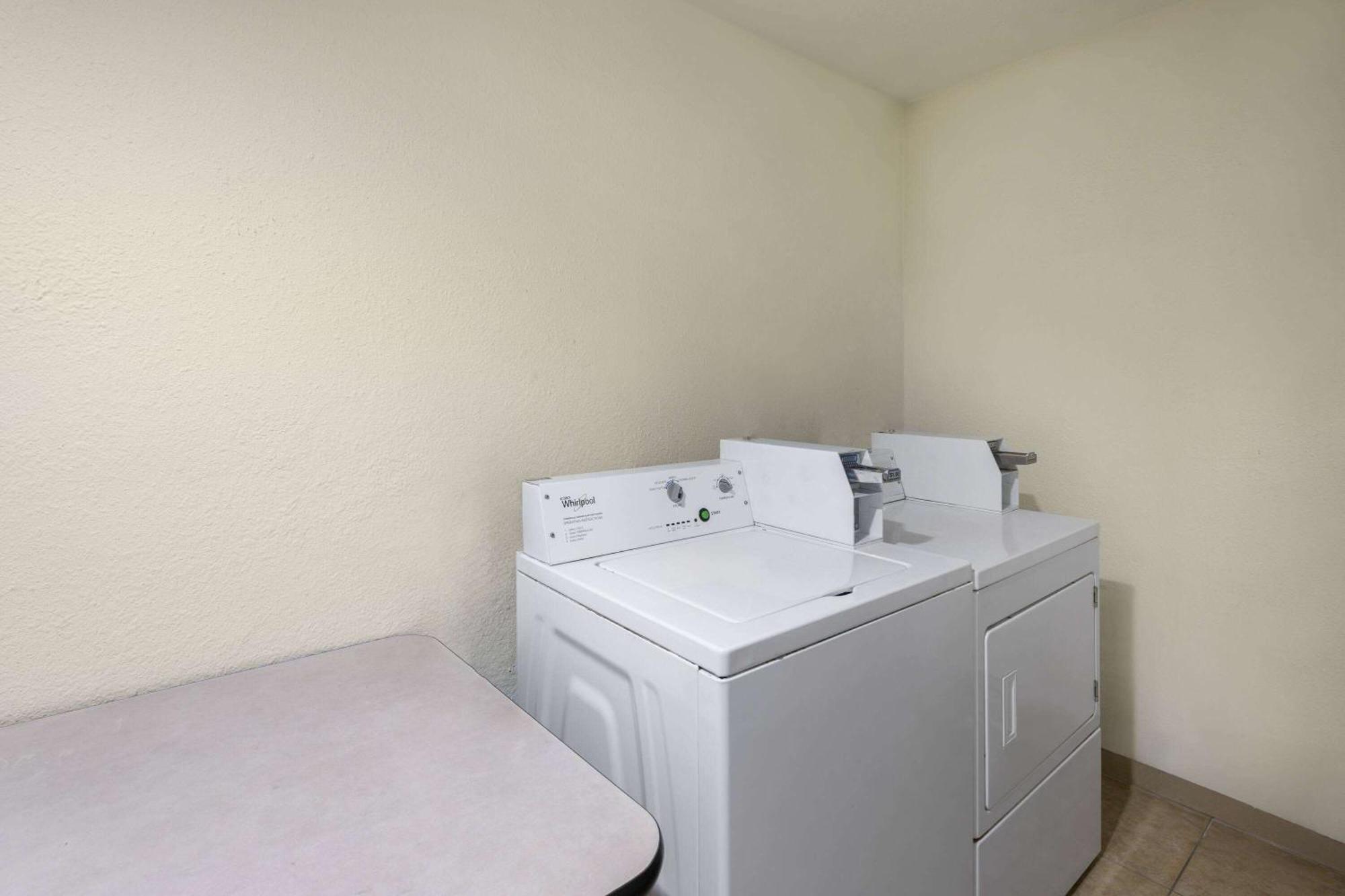 Days Inn by Wyndham Klamath Falls Bagian luar foto