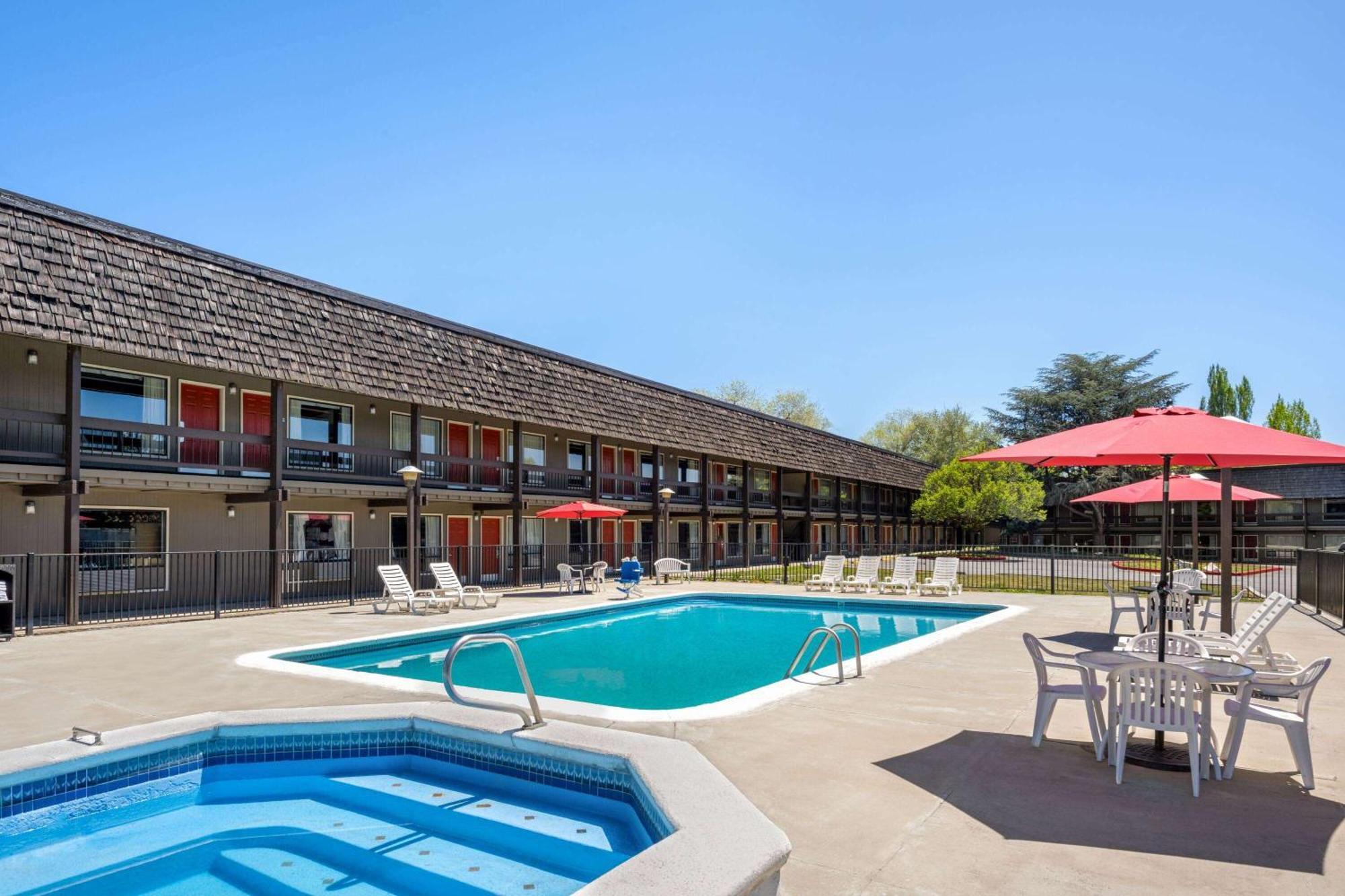 Days Inn by Wyndham Klamath Falls Bagian luar foto