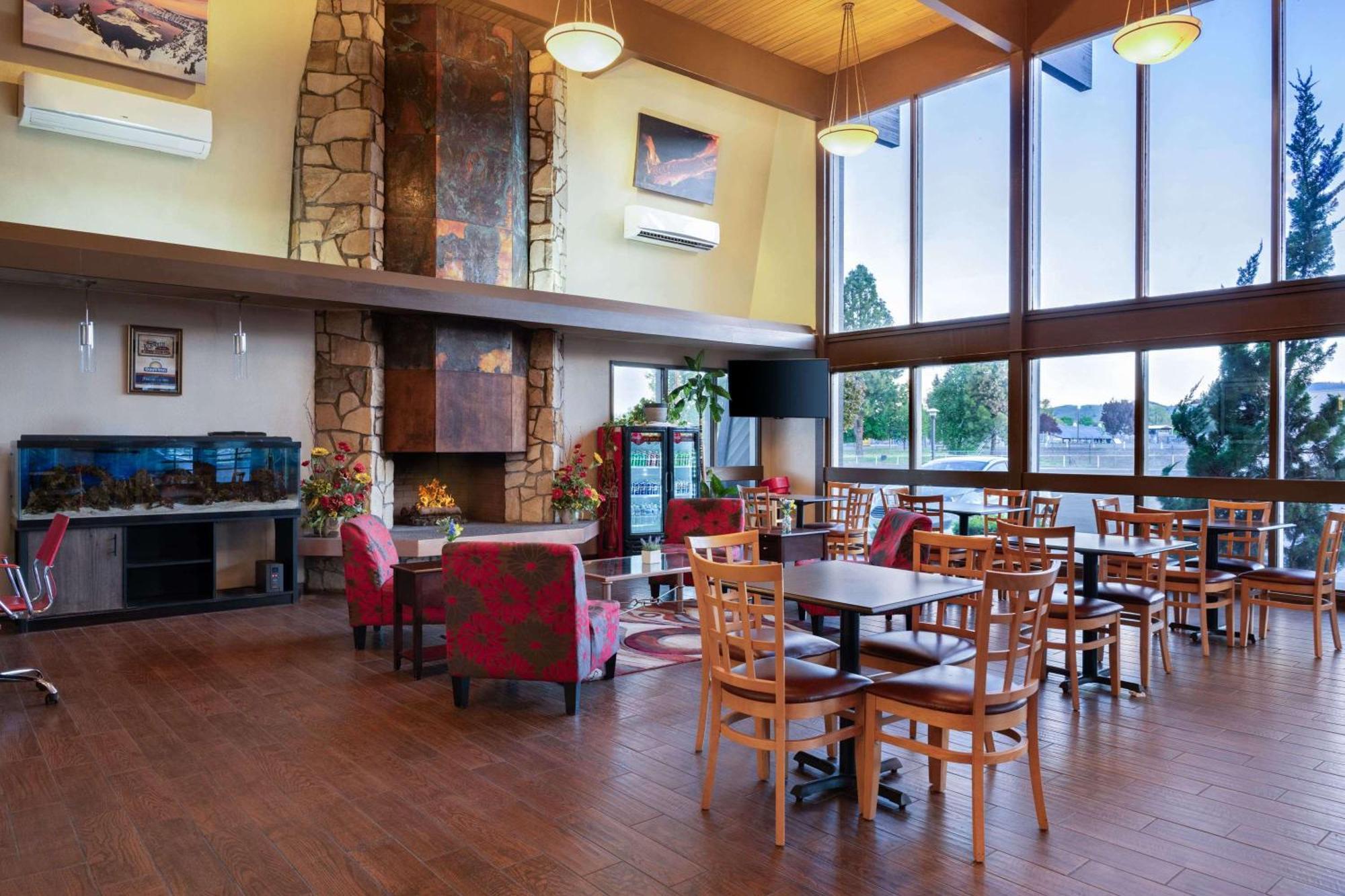 Days Inn by Wyndham Klamath Falls Bagian luar foto
